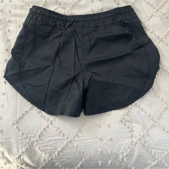 Nike Running Run Division tempo luxe 2in1 shorts in black - Picture 6 of 13